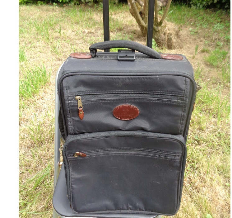 xxM1406M Small vintage Mulberry suitcase